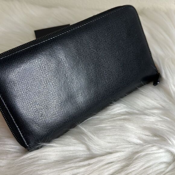 💯Authentic Chanel Leather Zipped Around Long Wallet 🍀 - Picture 4 of 14